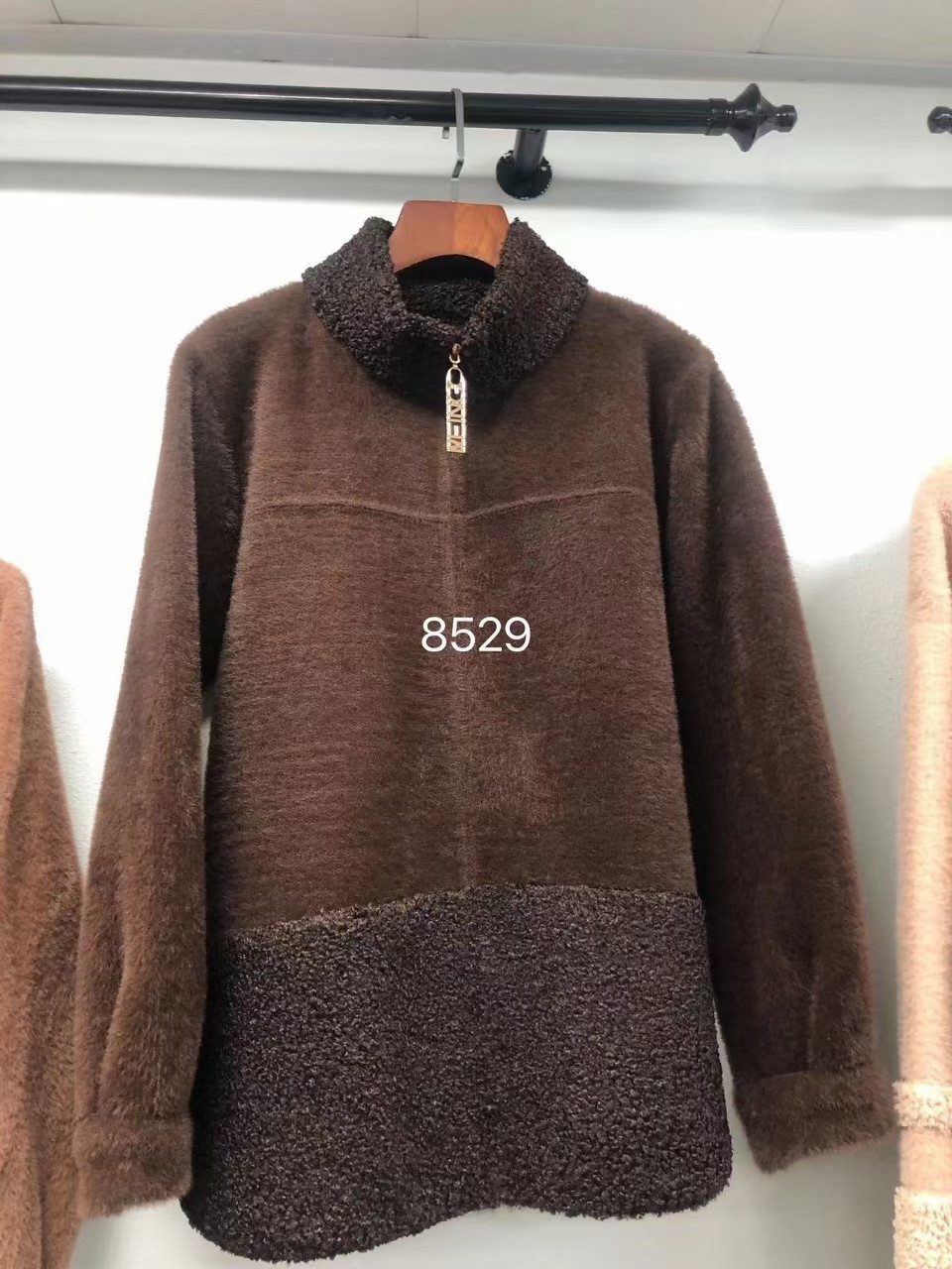 深棕色