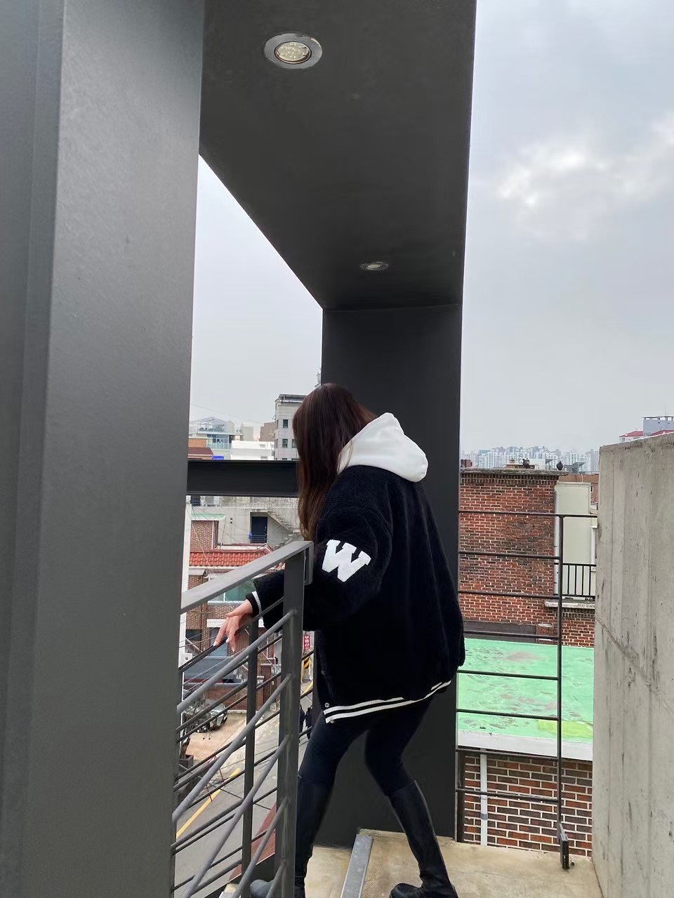 黑色