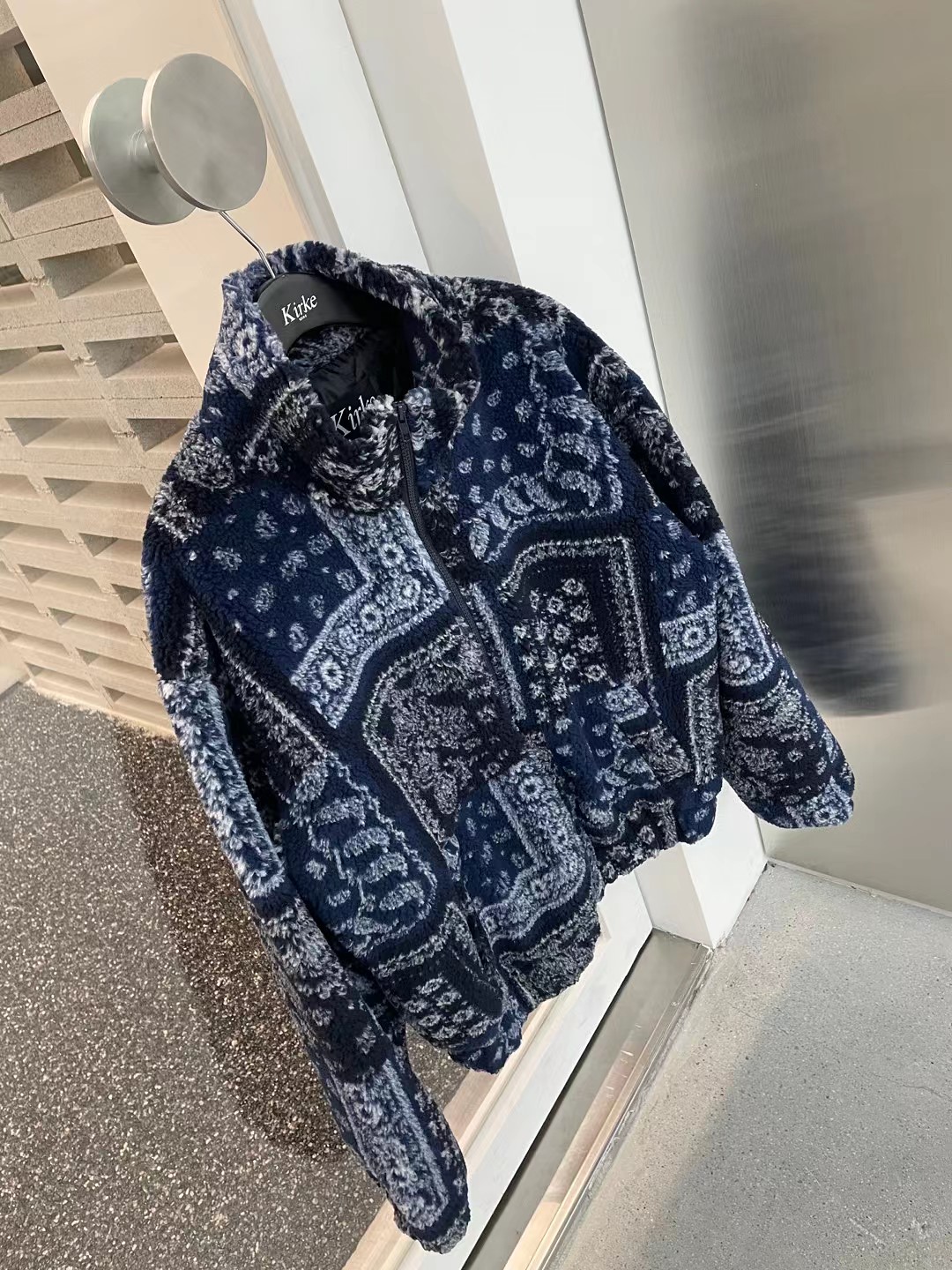 蓝色