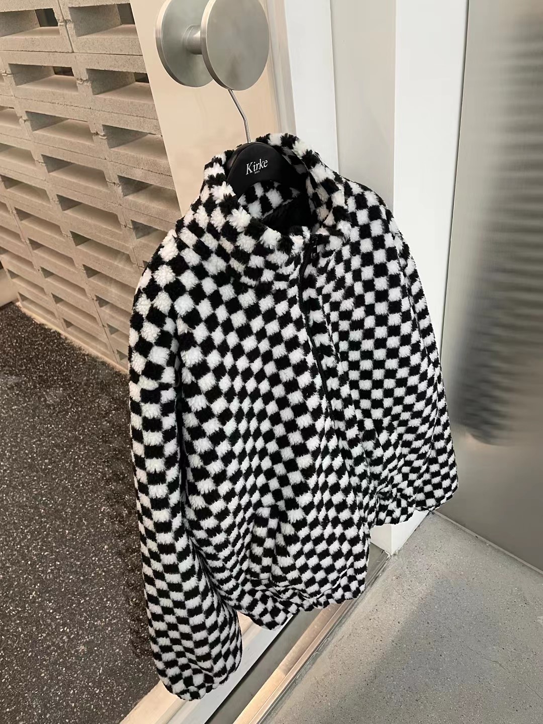 黑色