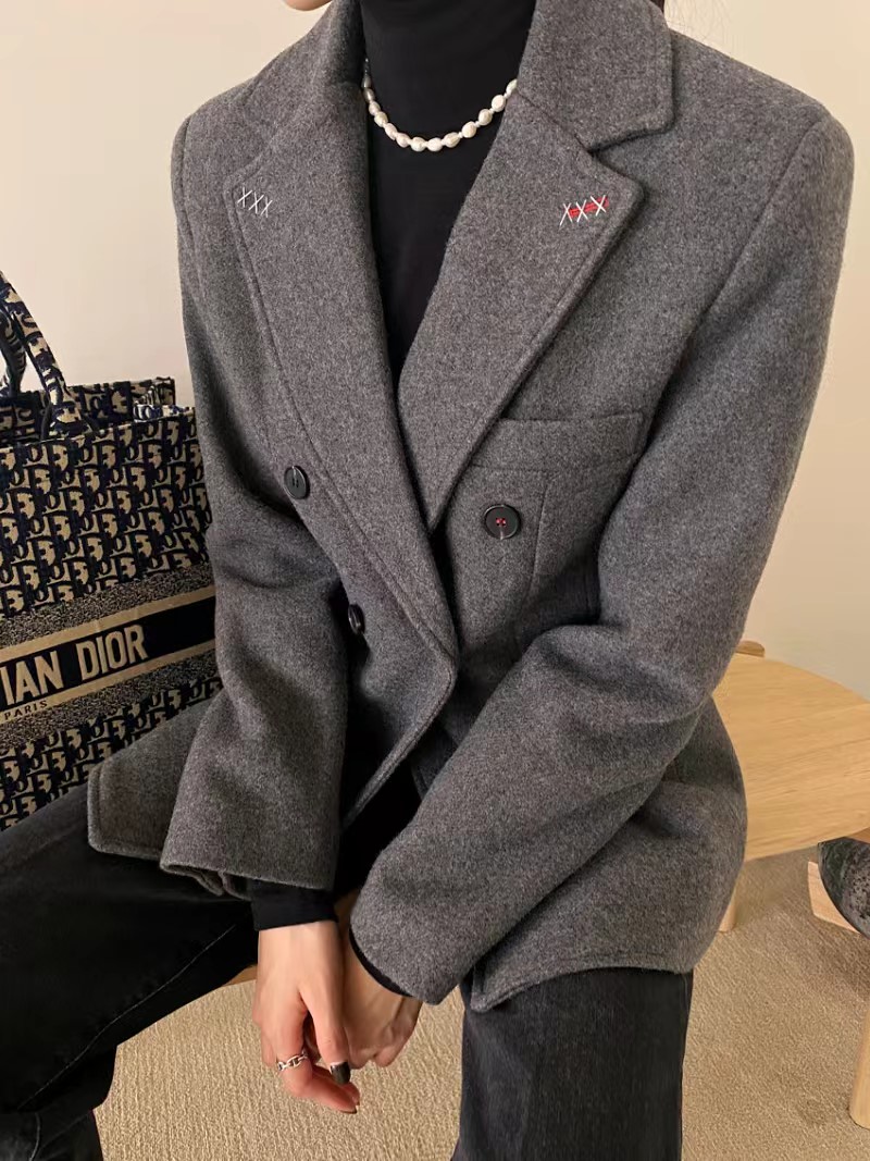 灰色