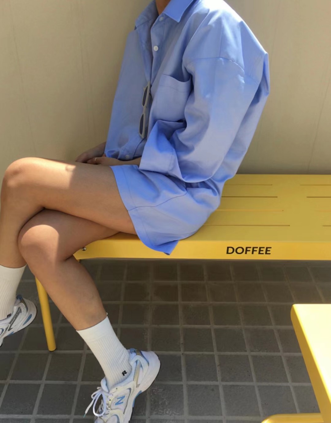 蓝色