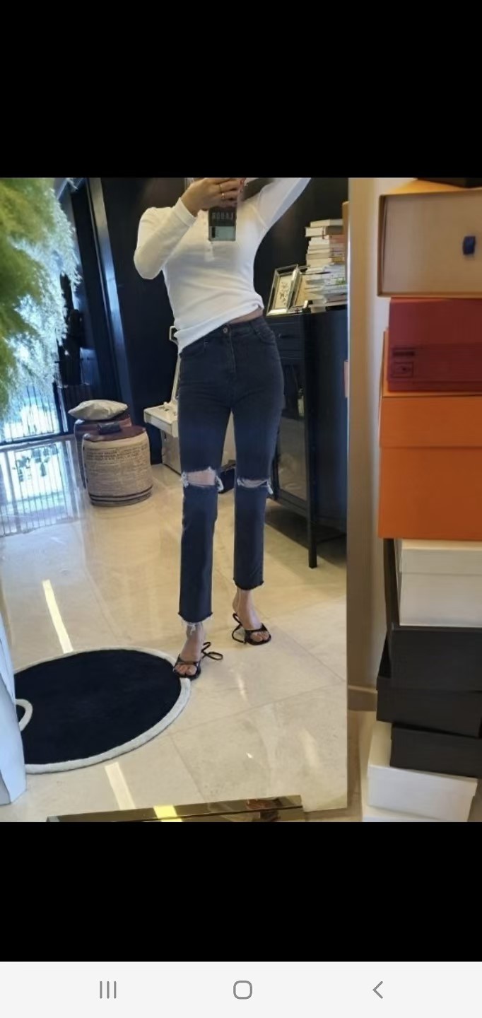 黑色