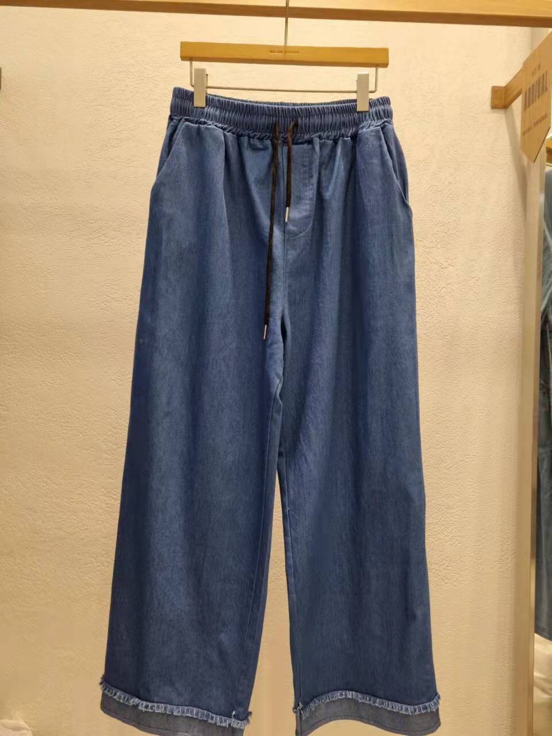 蓝色