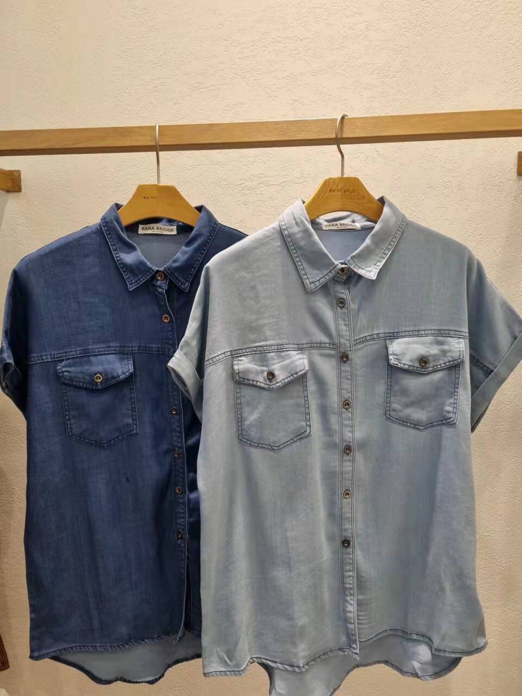 蓝色