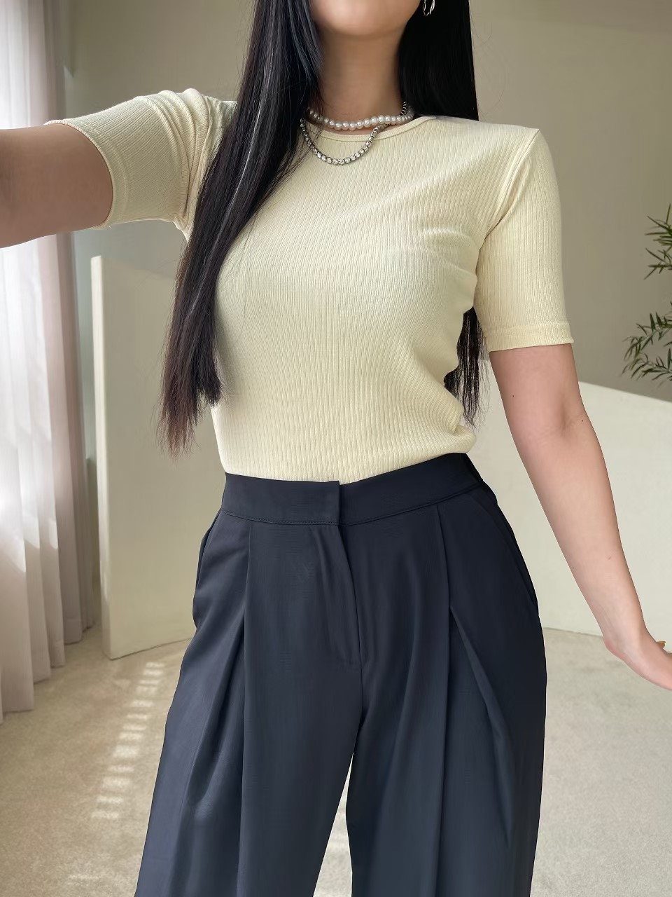 浅黄色