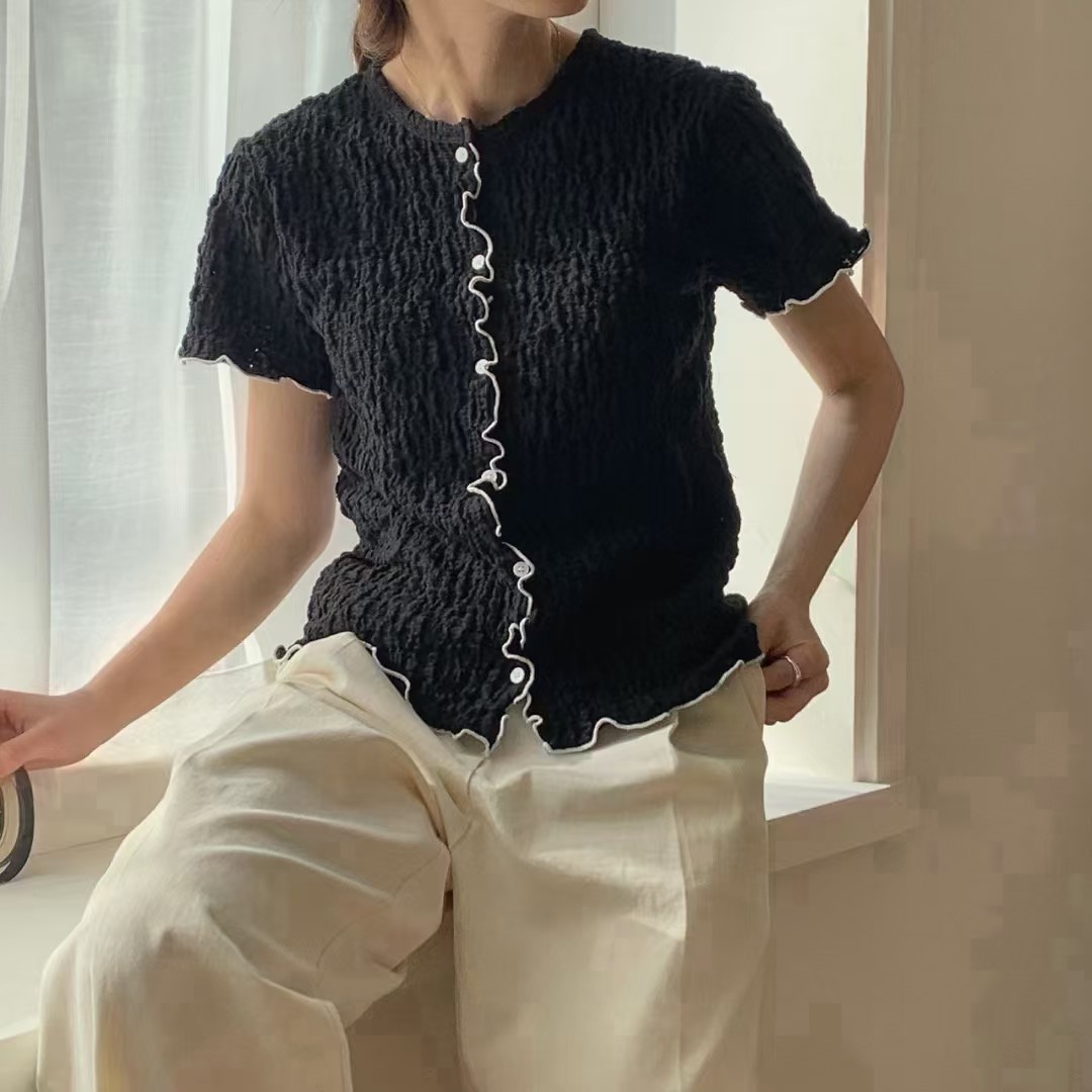 黑色