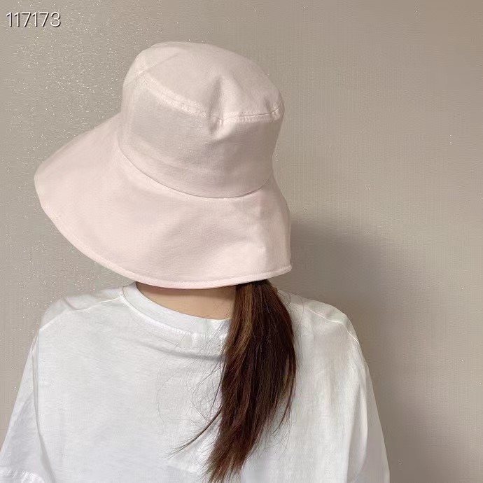 浅粉色