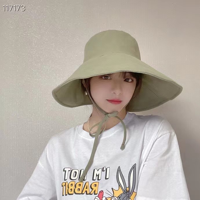 橄榄绿色