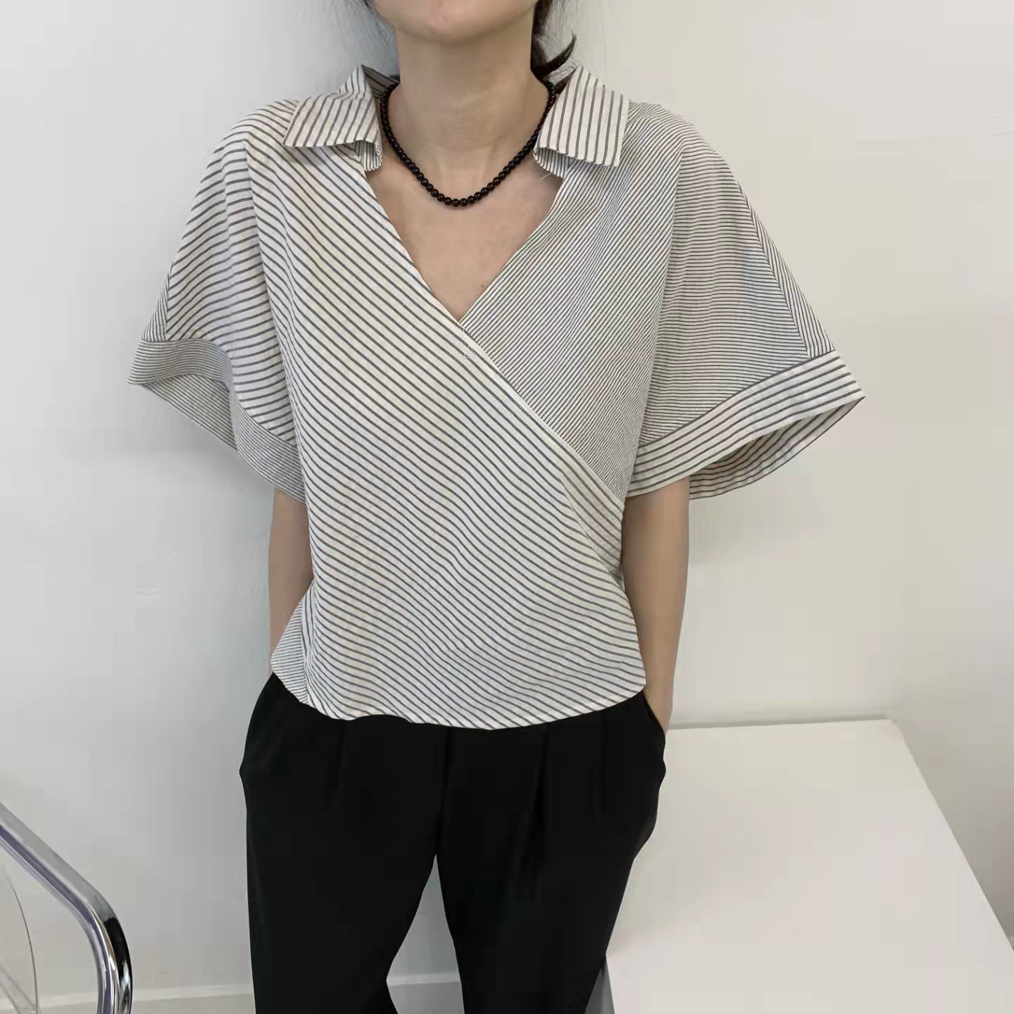 灰色