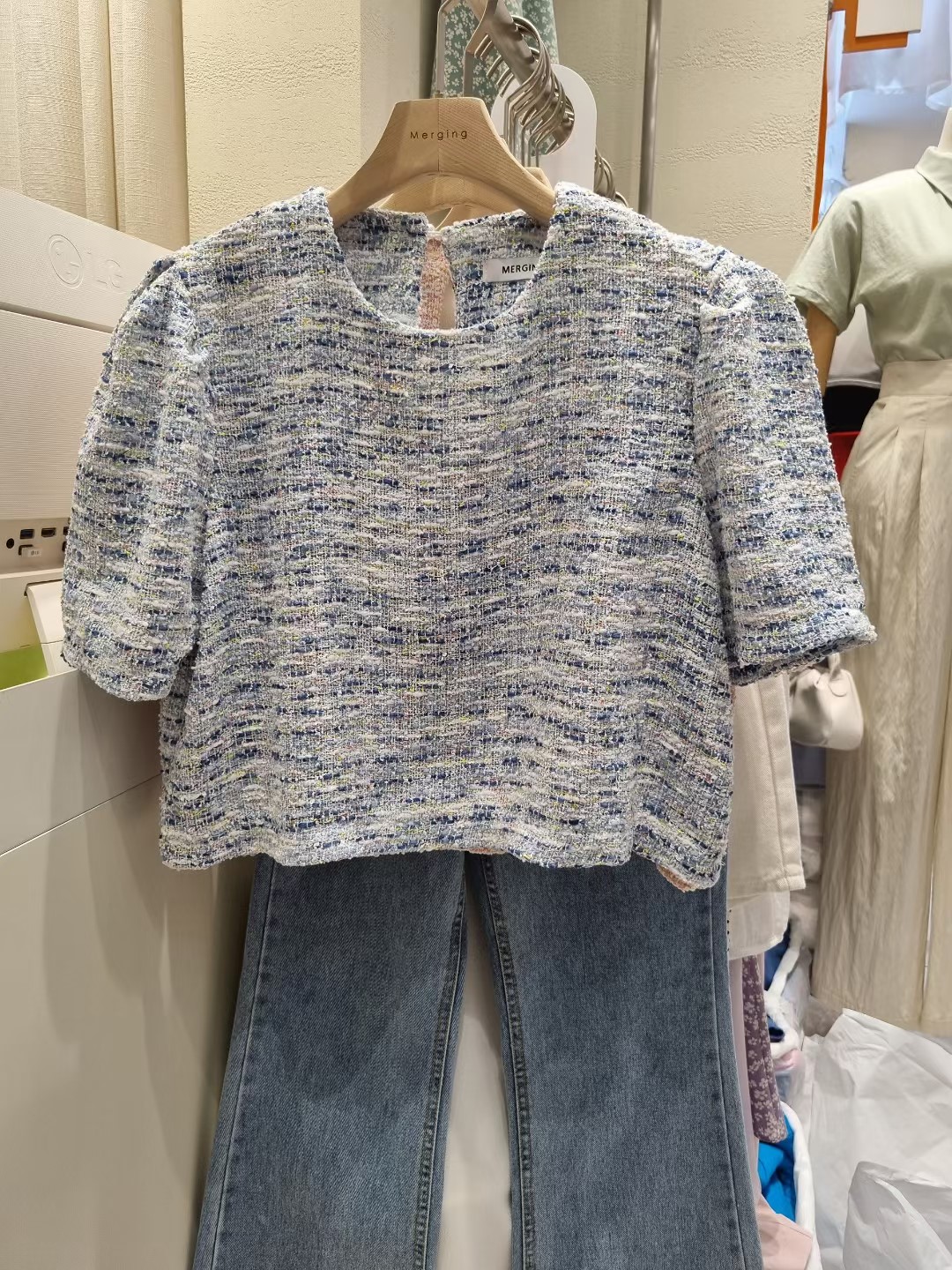 蓝色