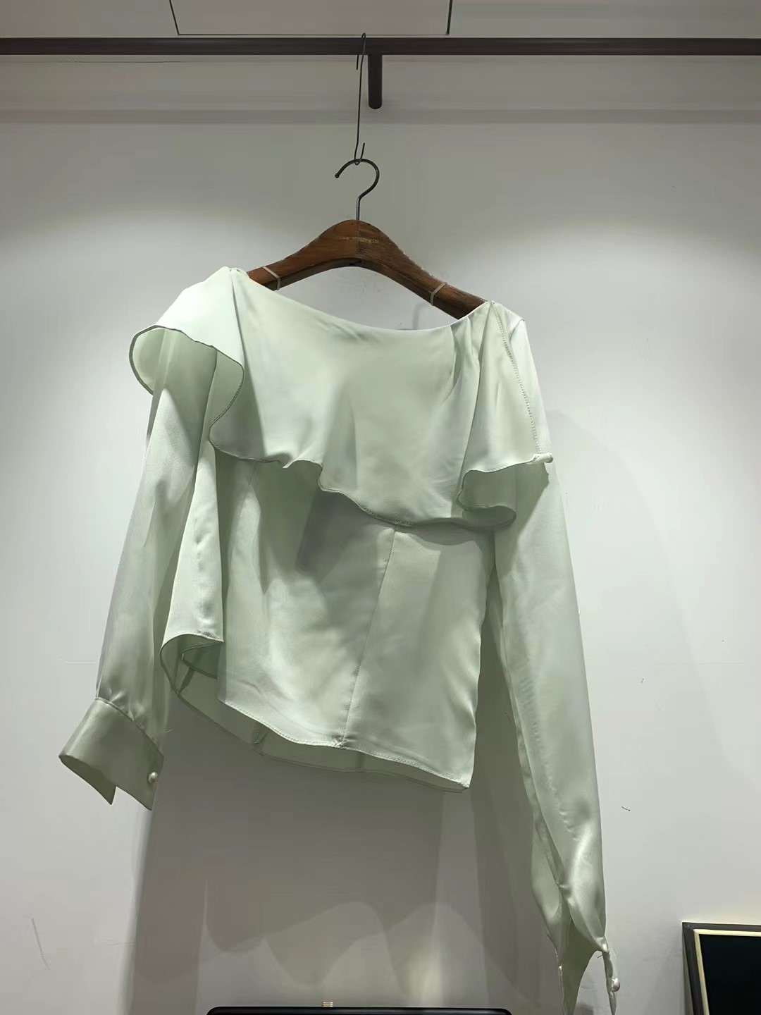 深粉色