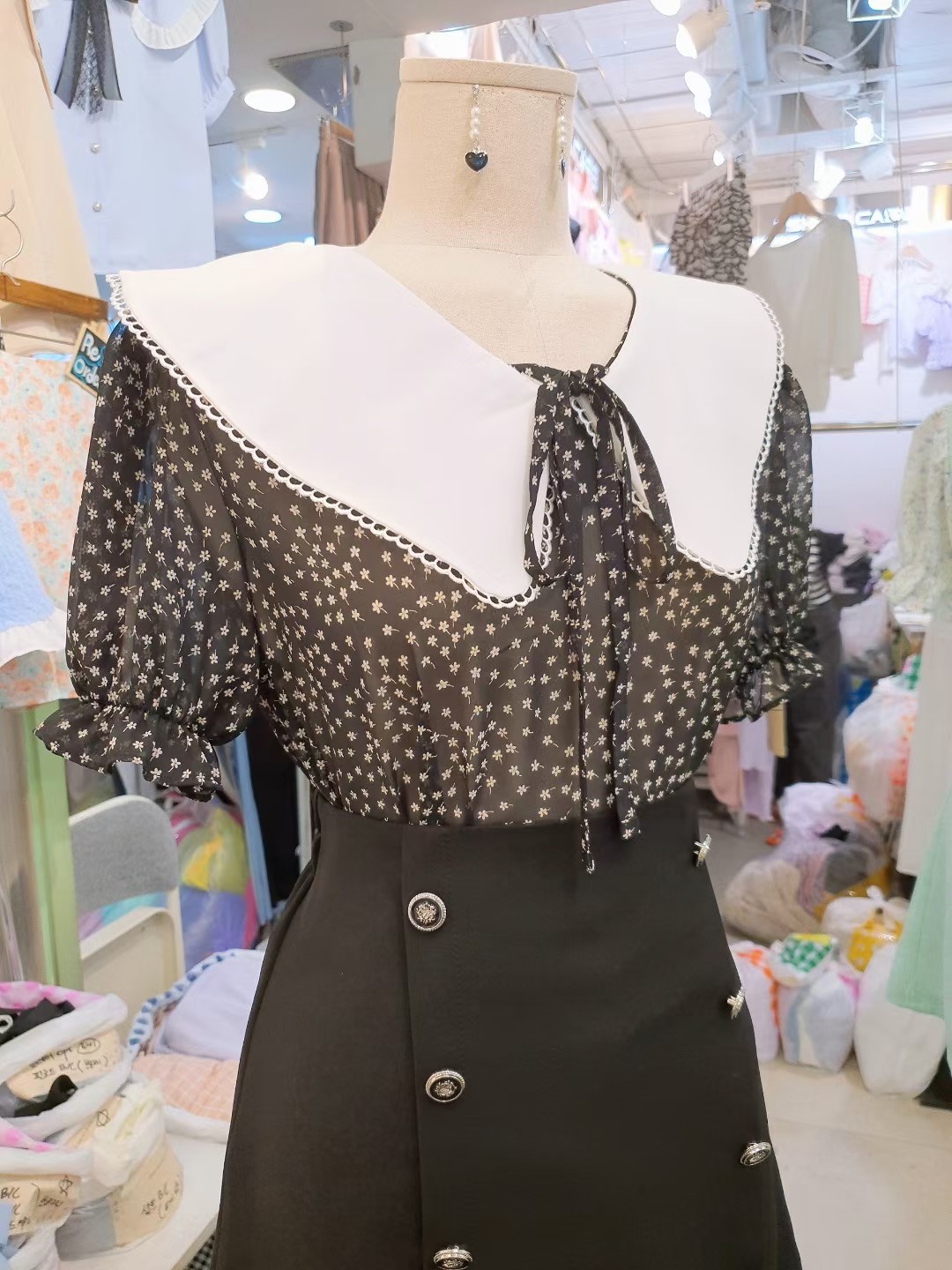 黑色