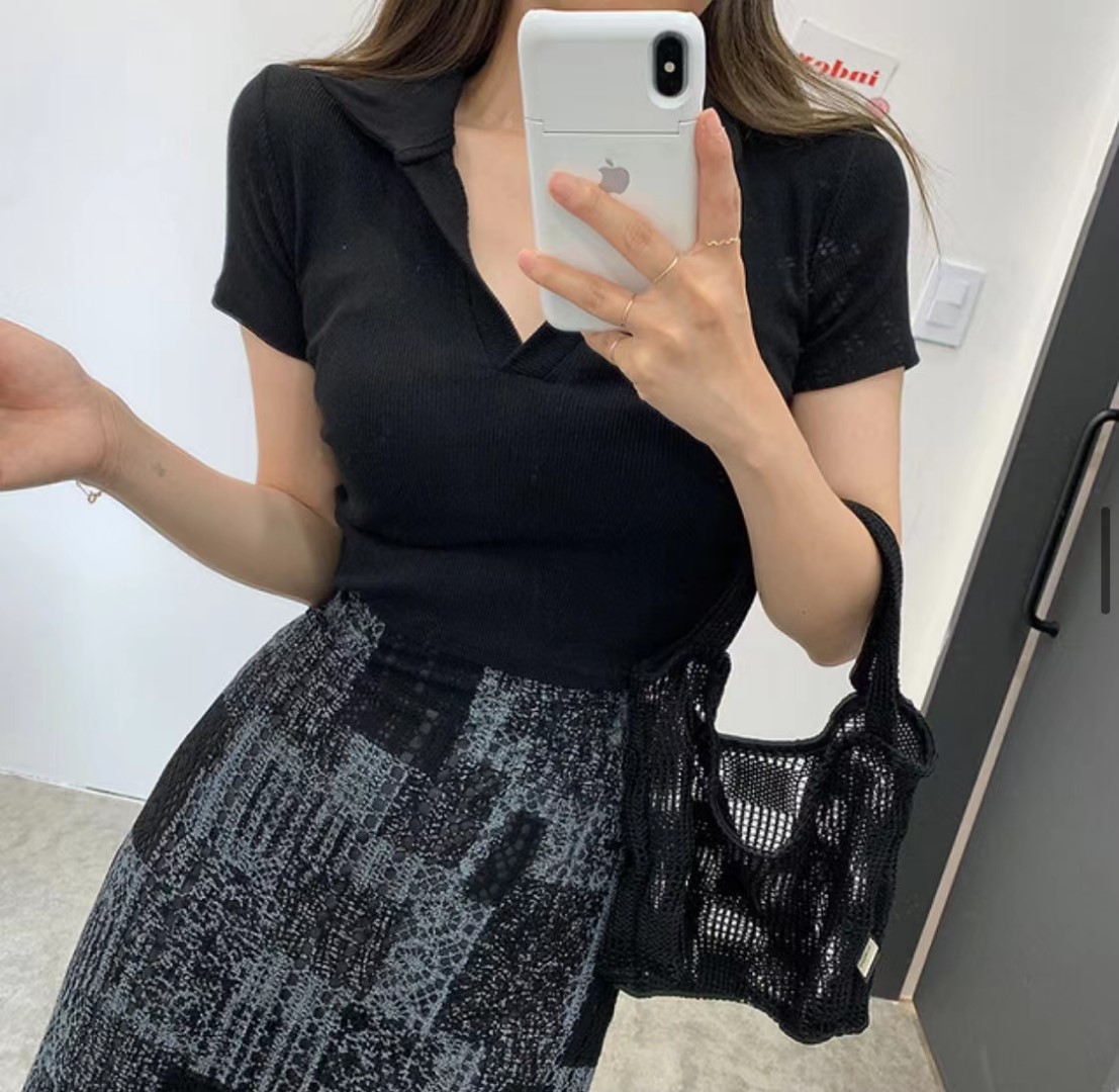 黑色