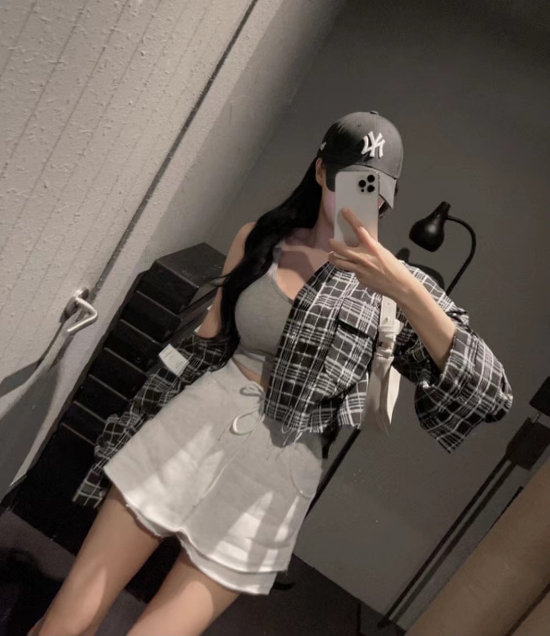 黑色