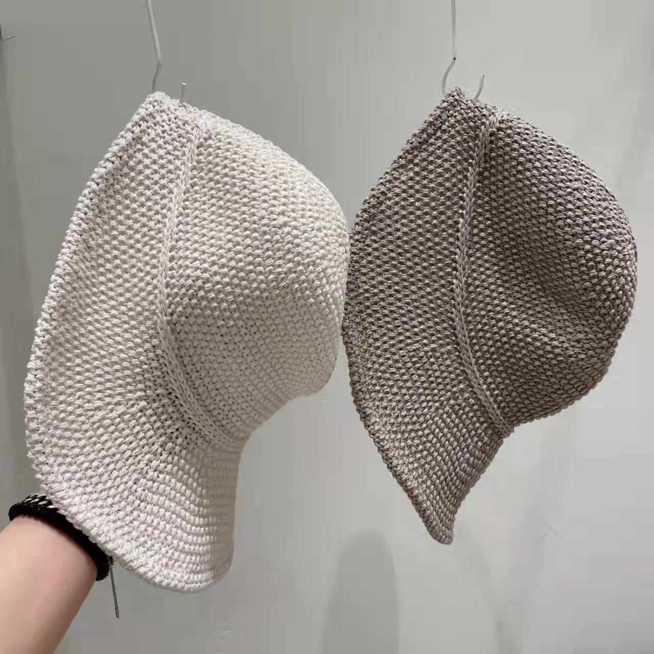 灰色