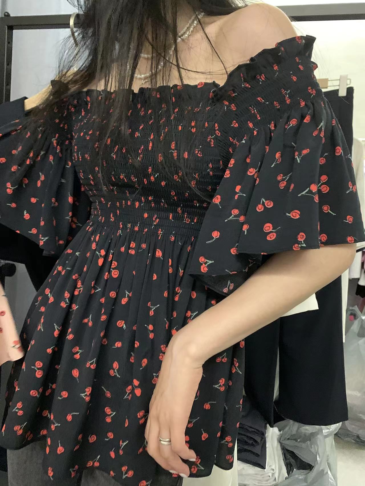 黑色