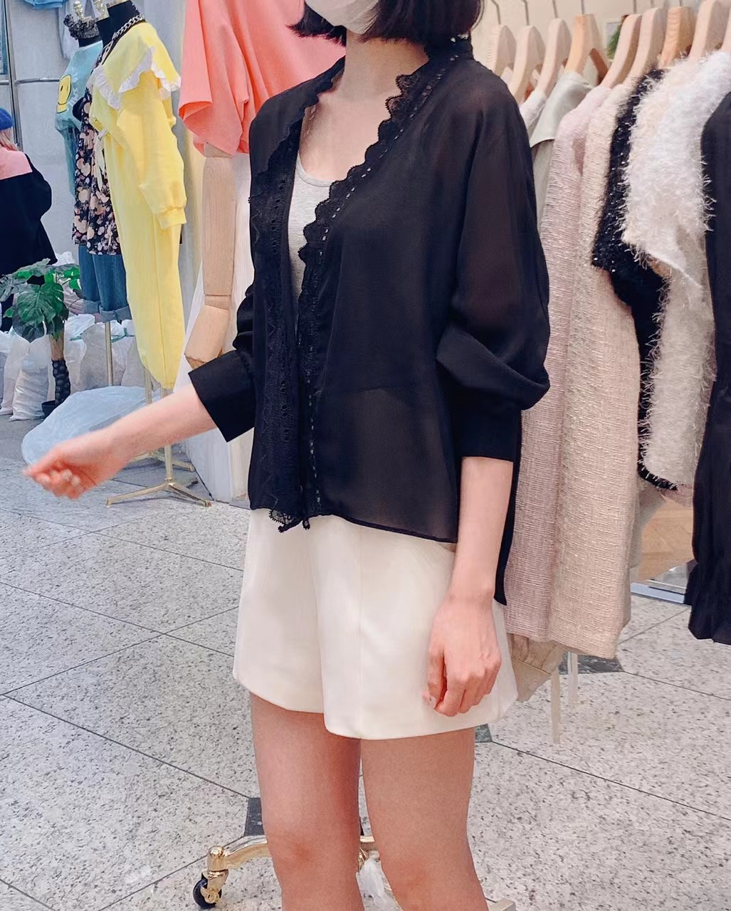 黑色