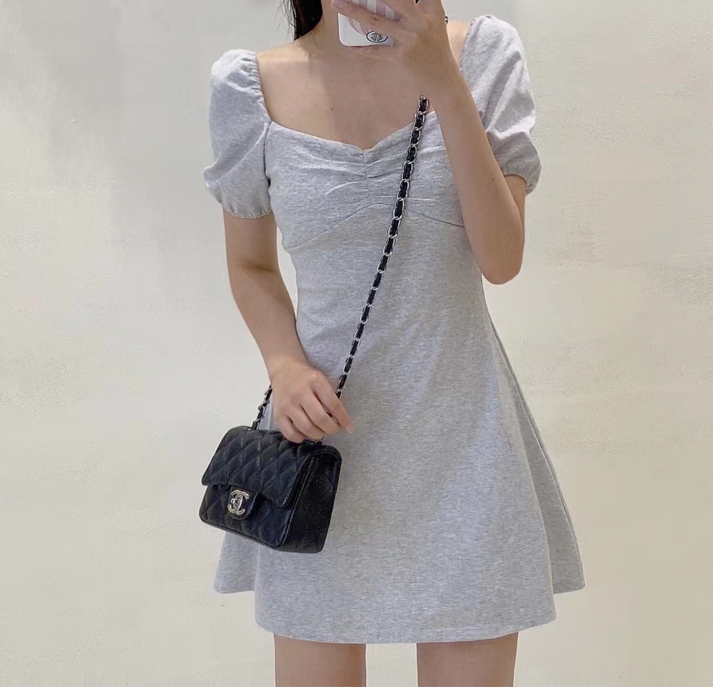 灰色