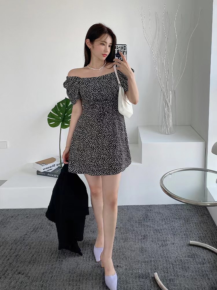 黑色