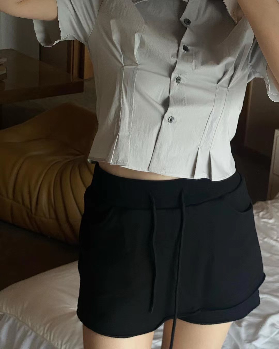 灰色