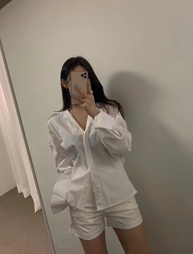 白色