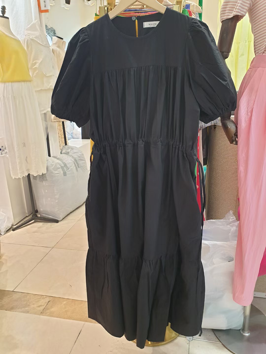 黑色
