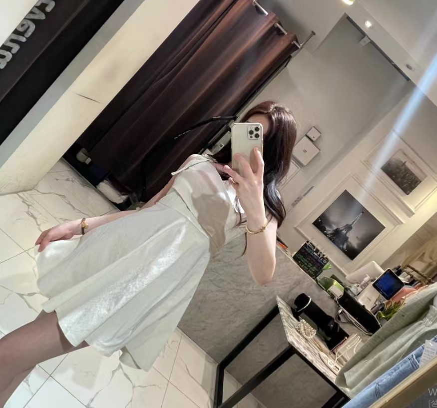 白色