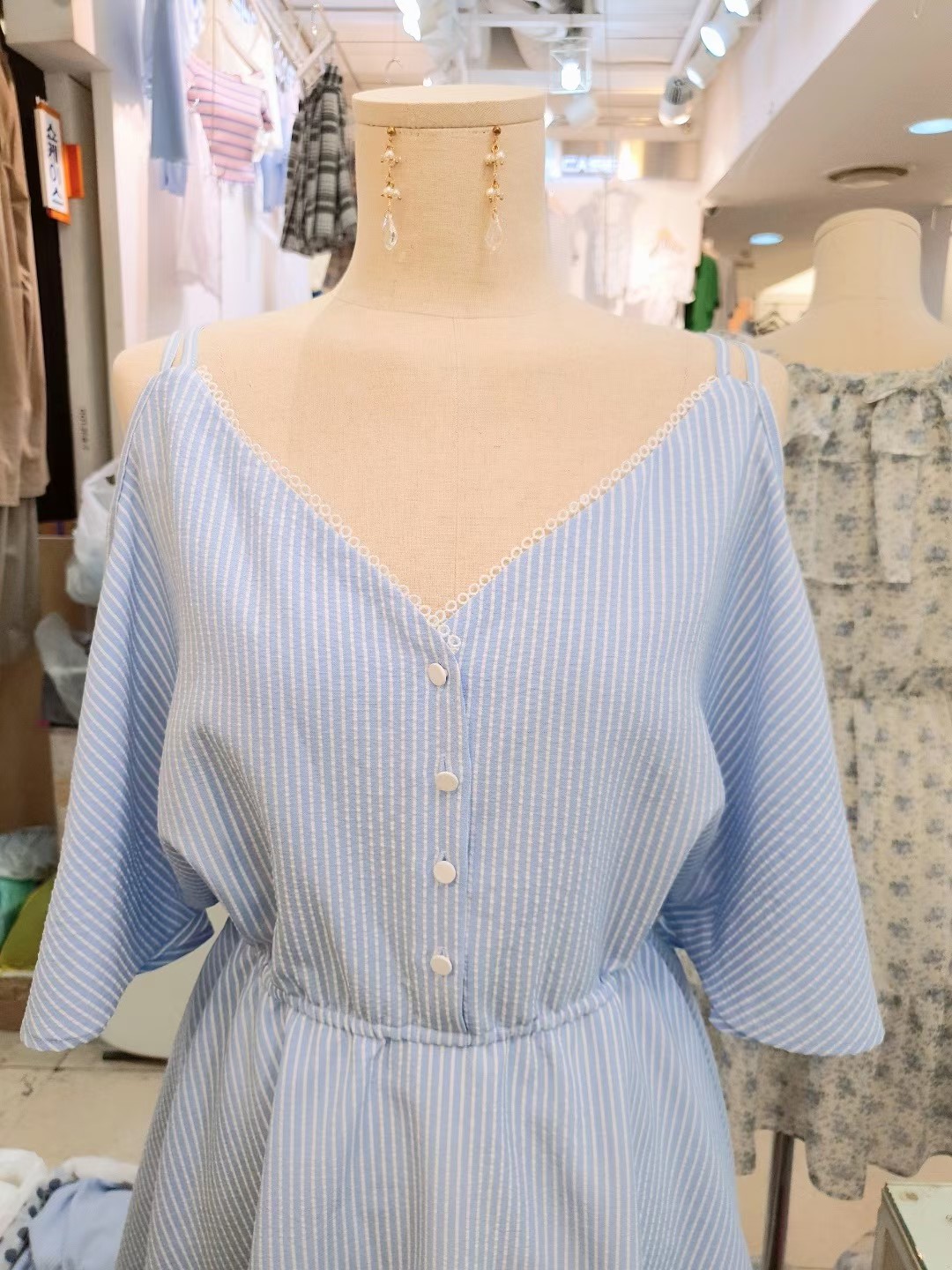 天蓝色