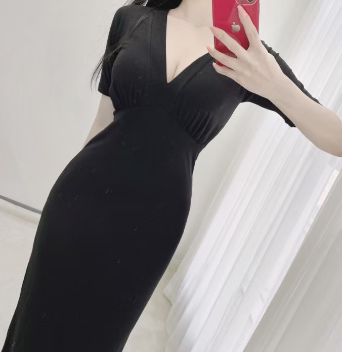 黑色