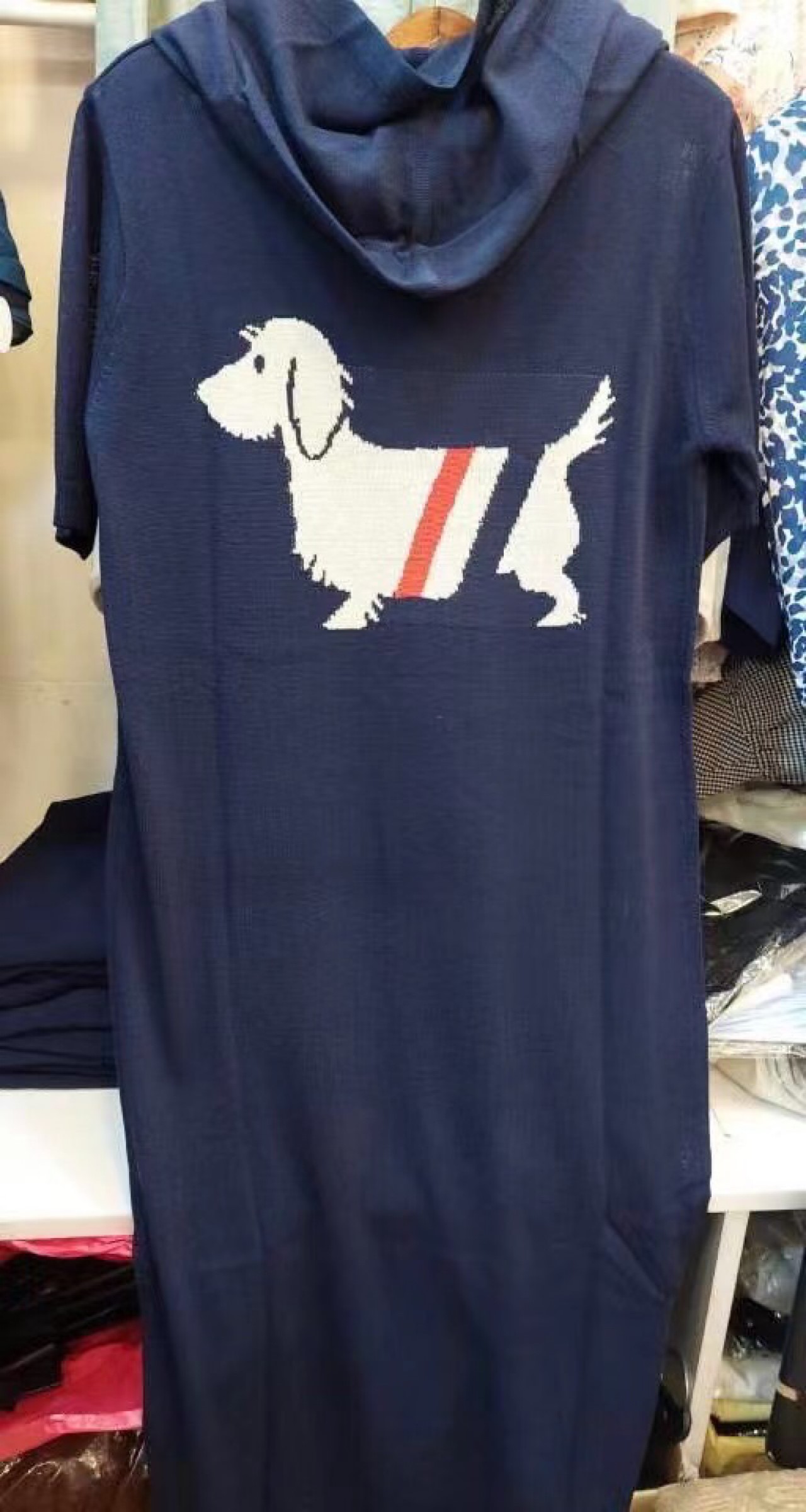 藏蓝色
