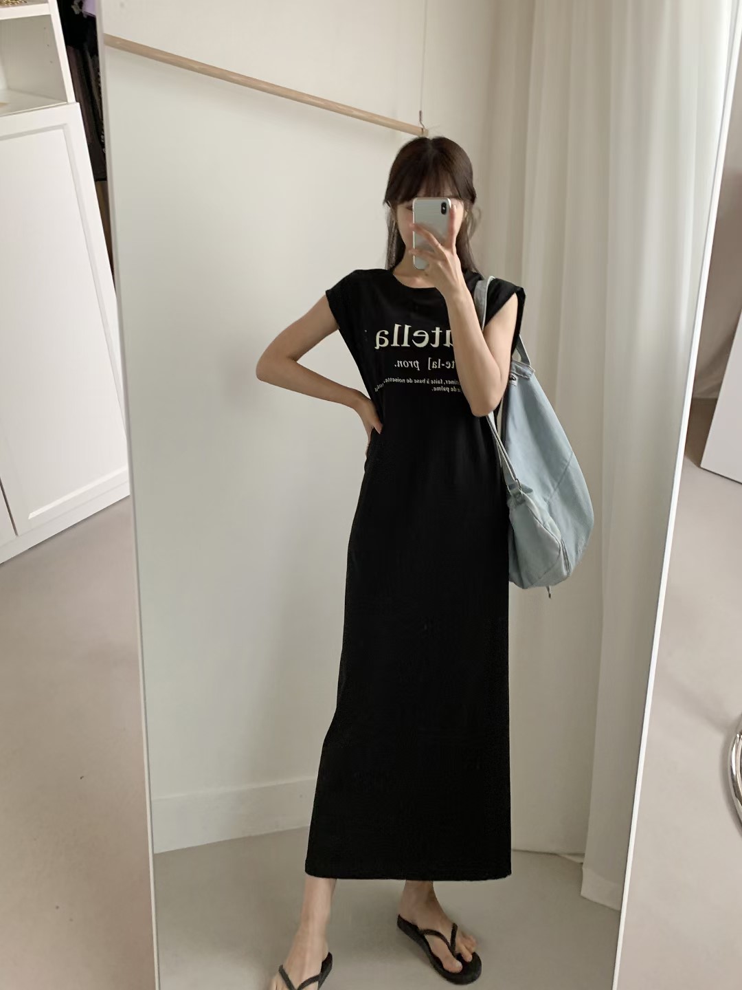 黑色