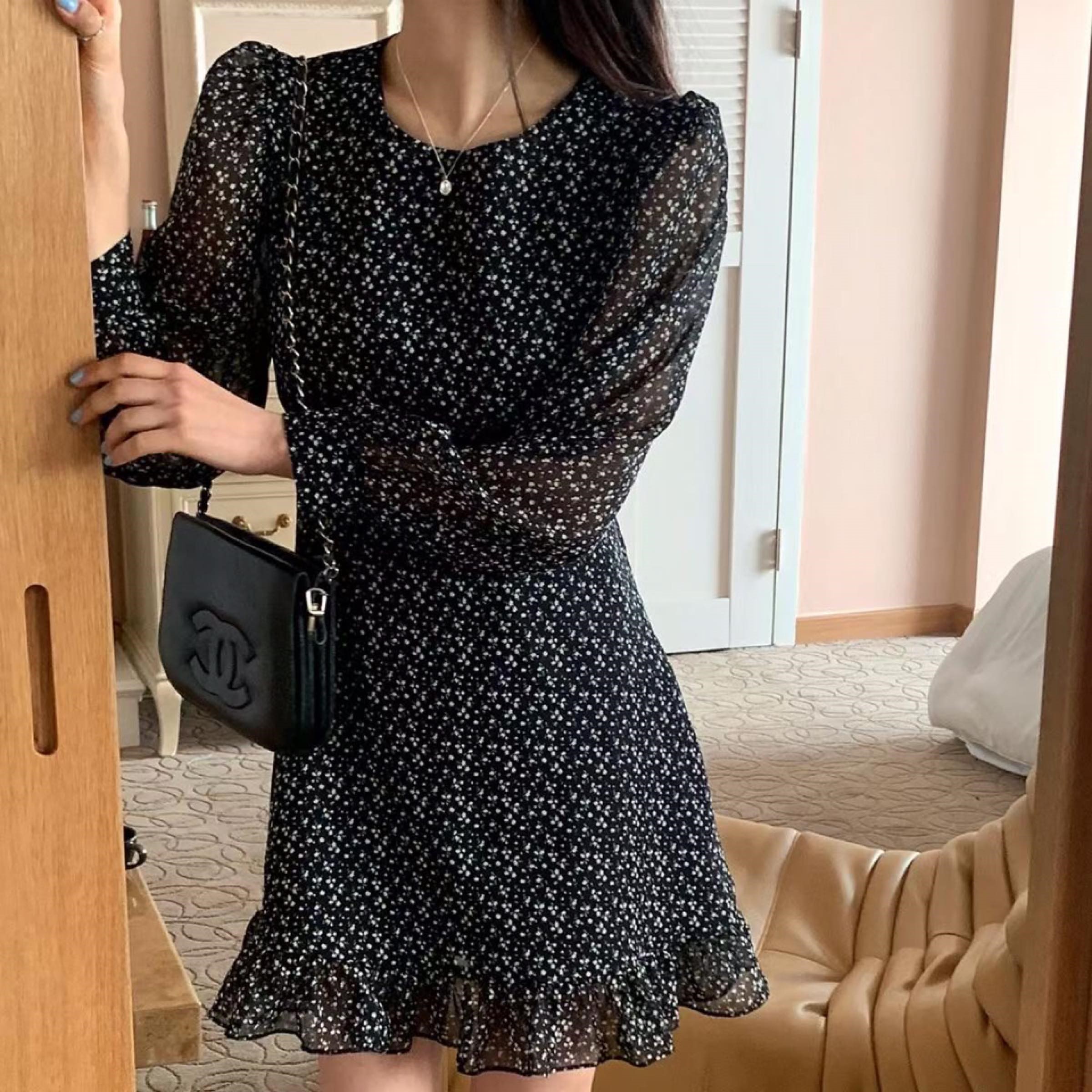 黑色