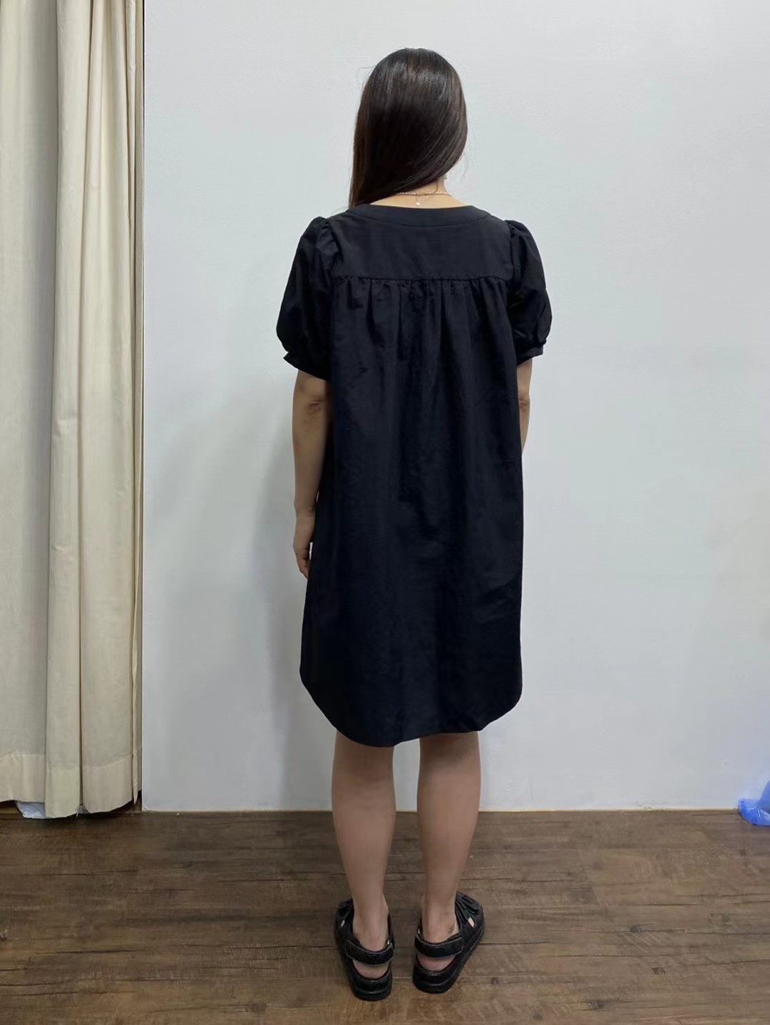 黑色