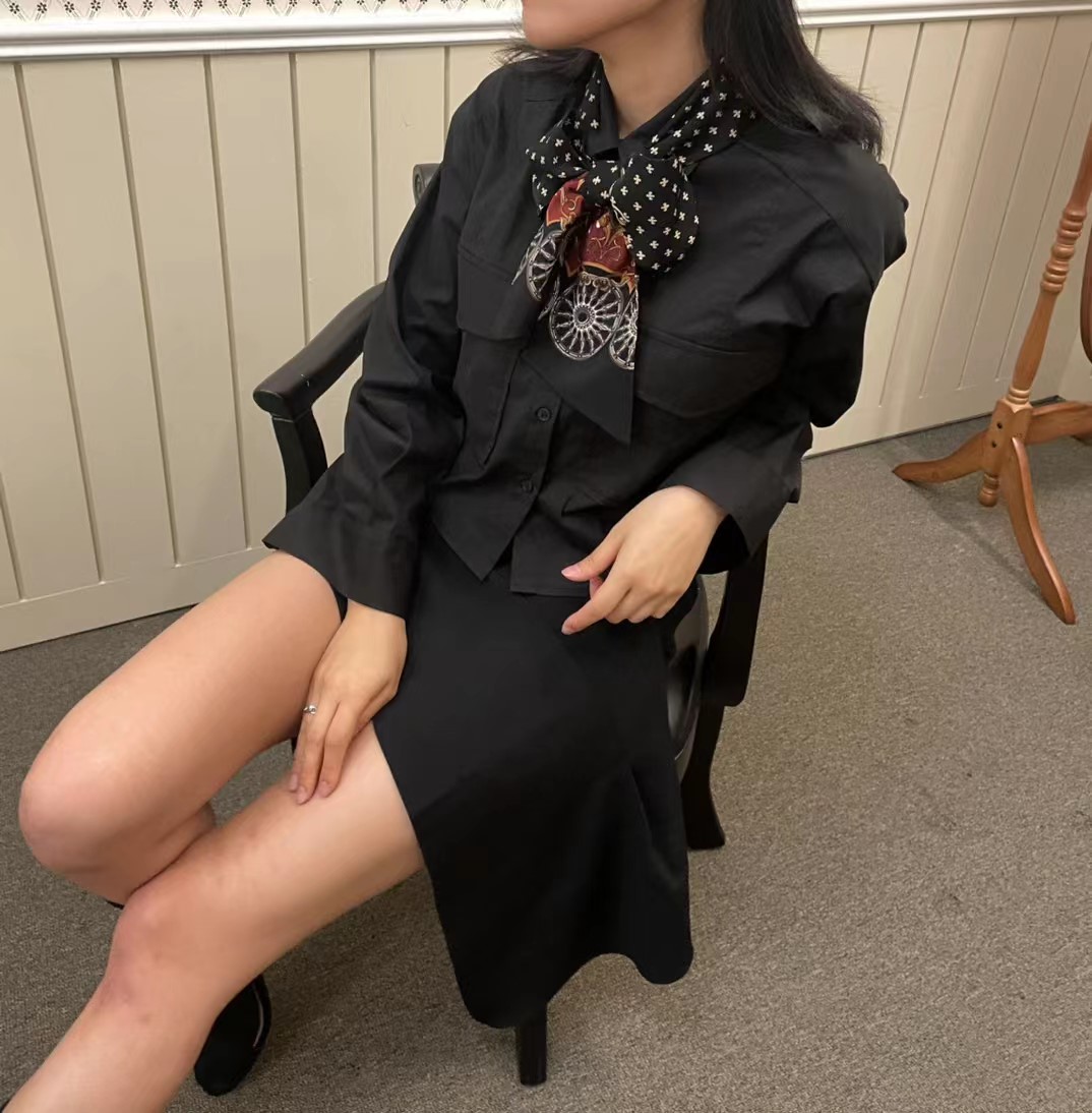 黑色
