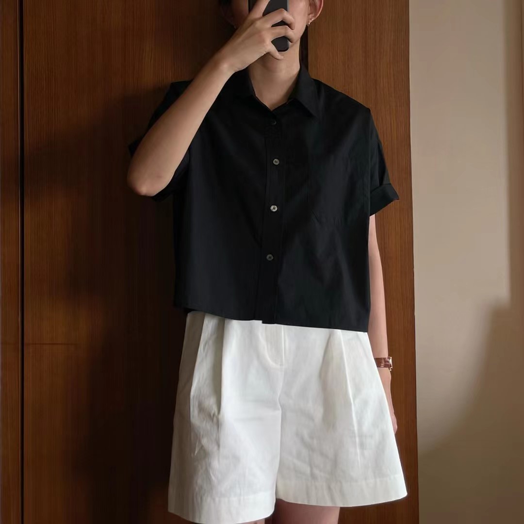 黑色