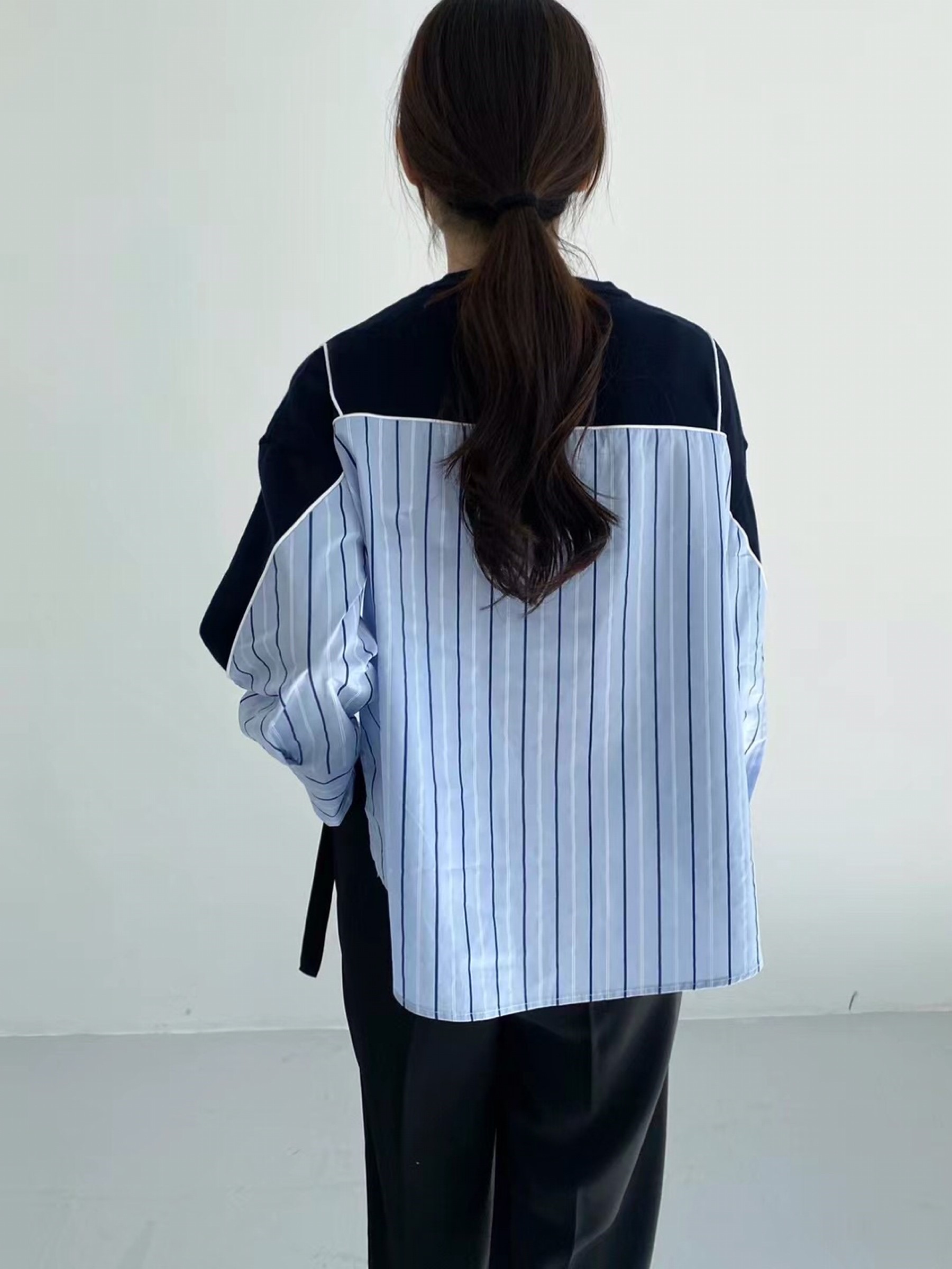 蓝色