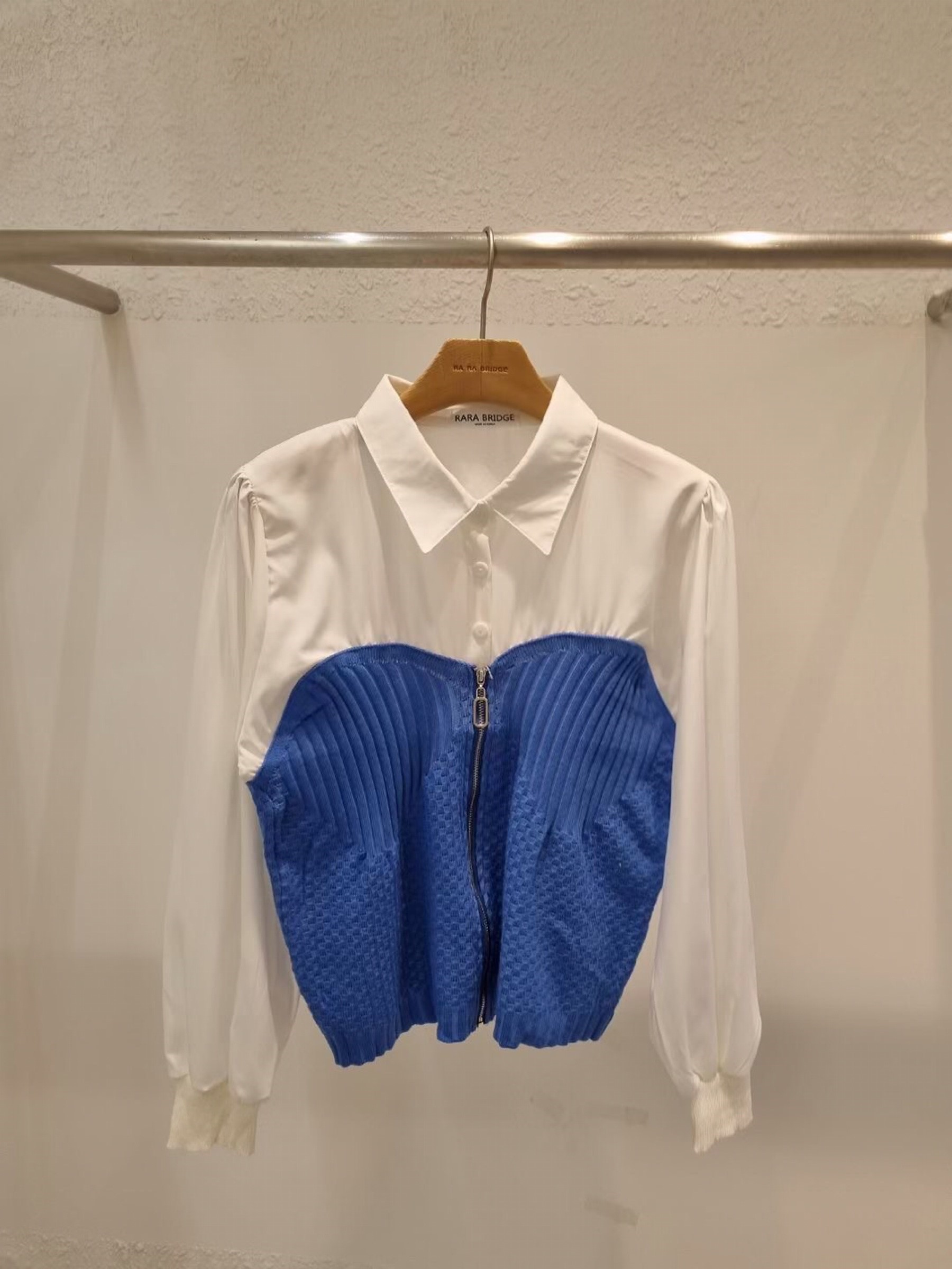 藏蓝色