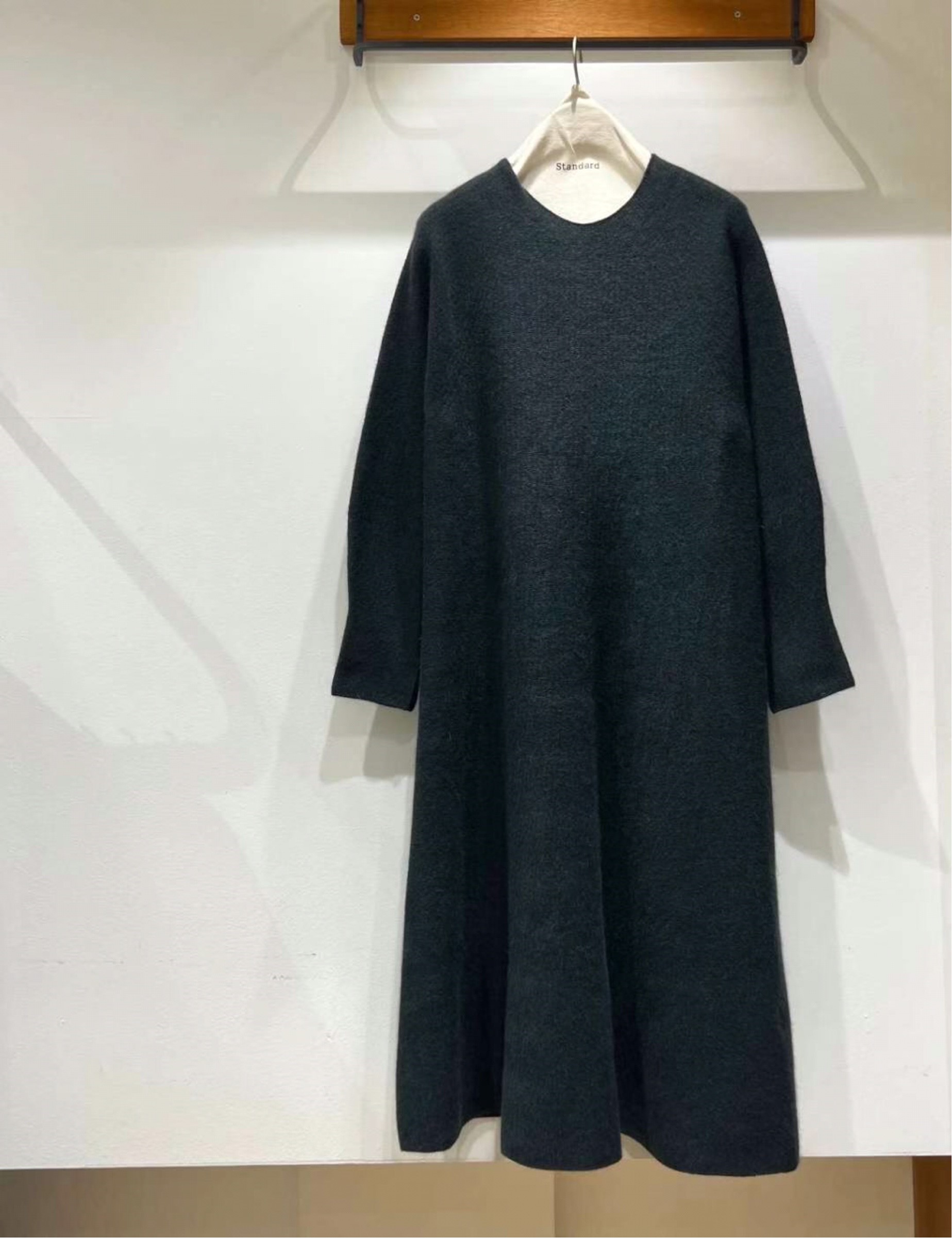 深蓝色