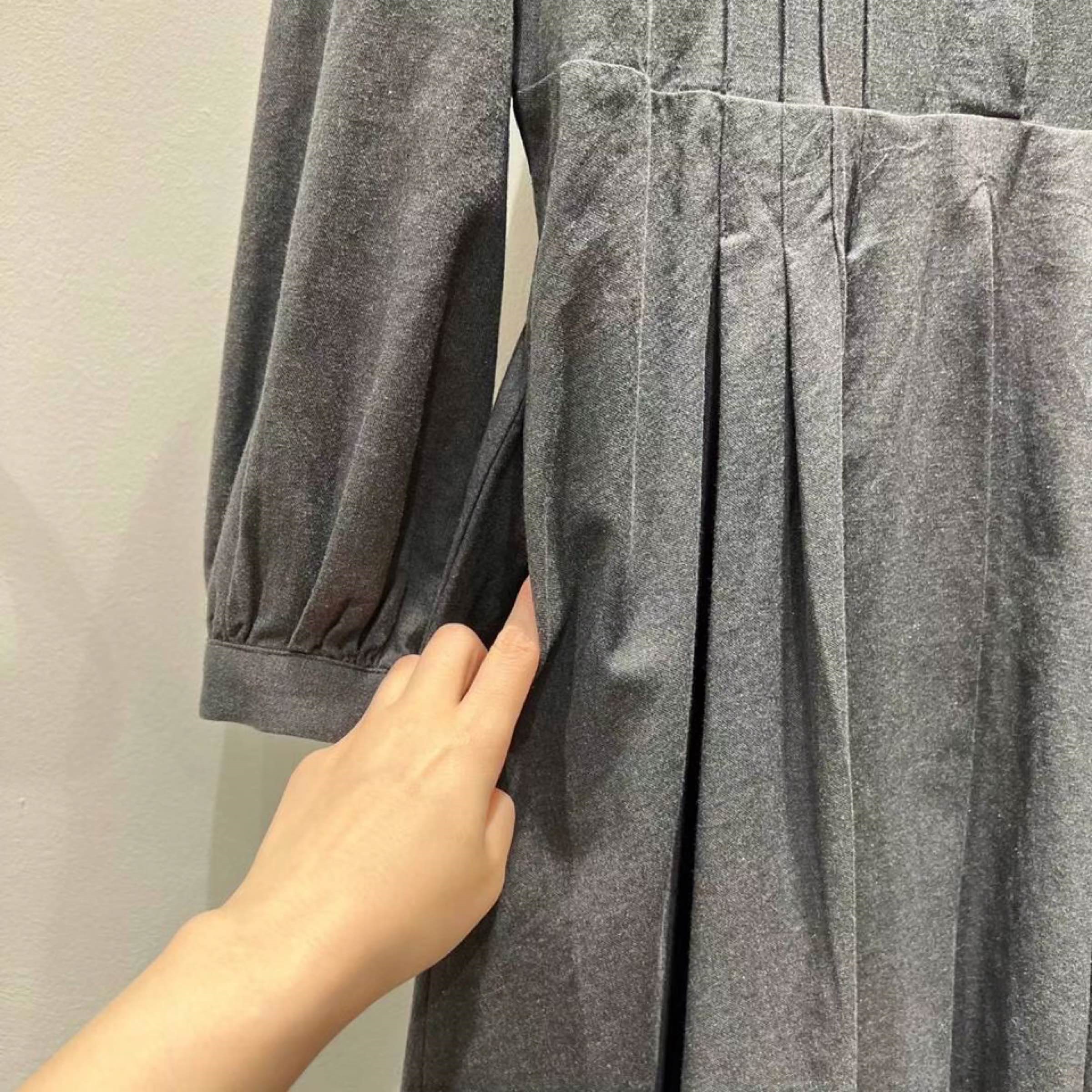 灰色
