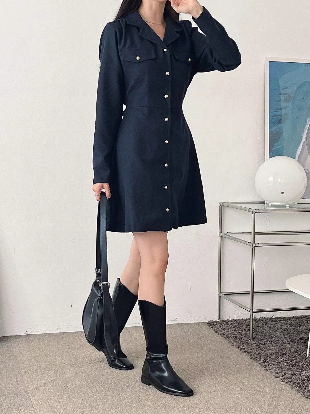 深蓝色