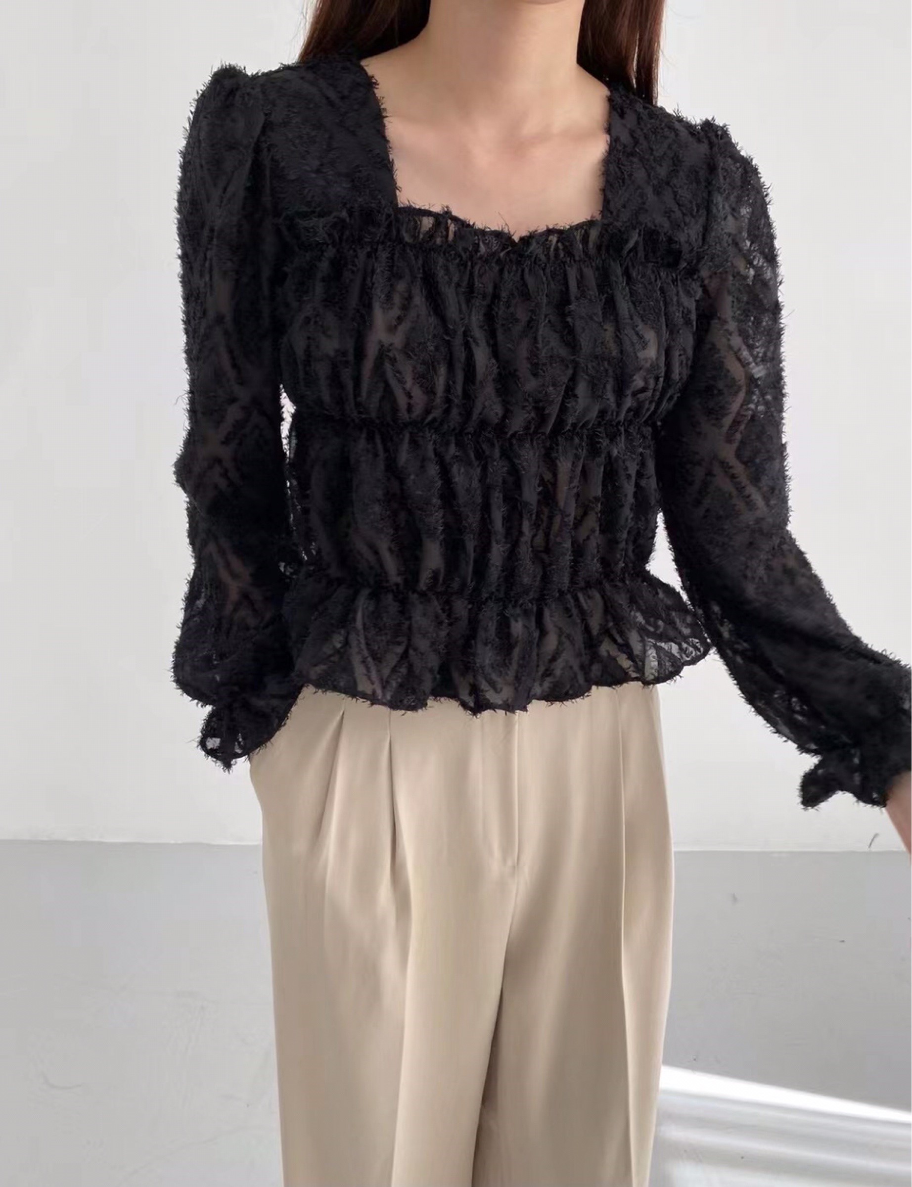黑色