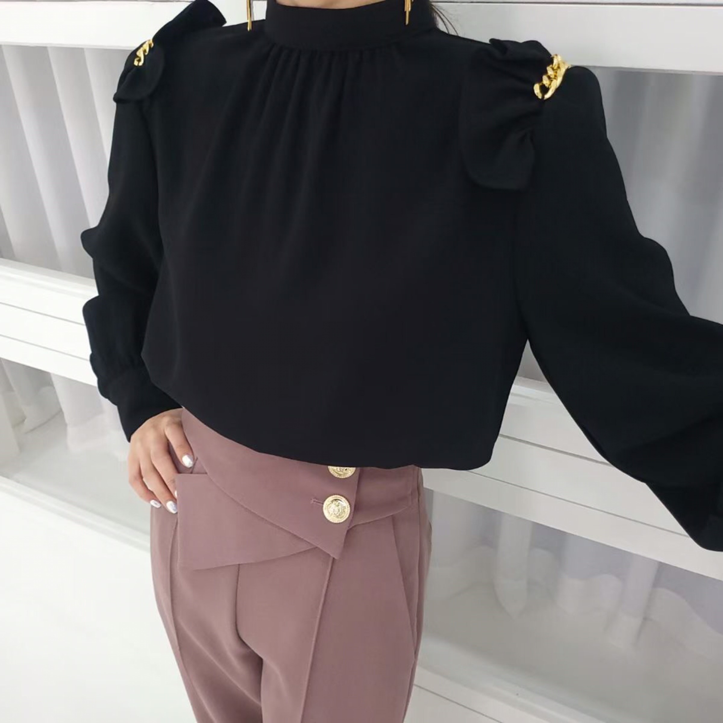 黑色