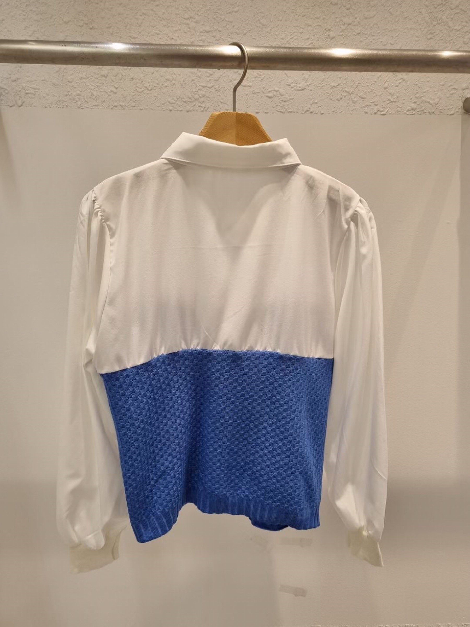 藏蓝色