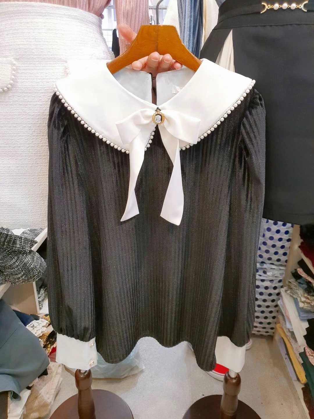 黑色