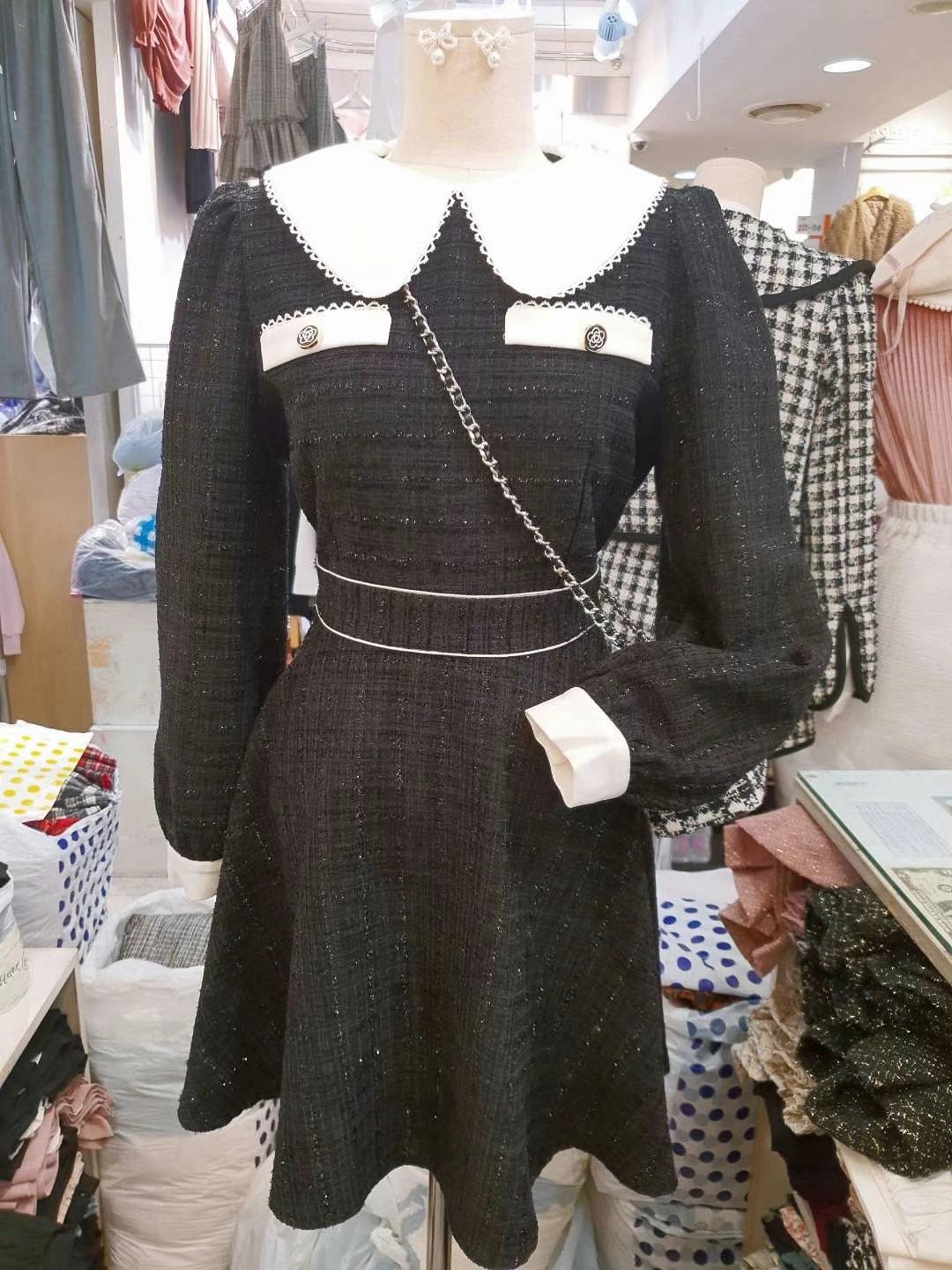 黑色