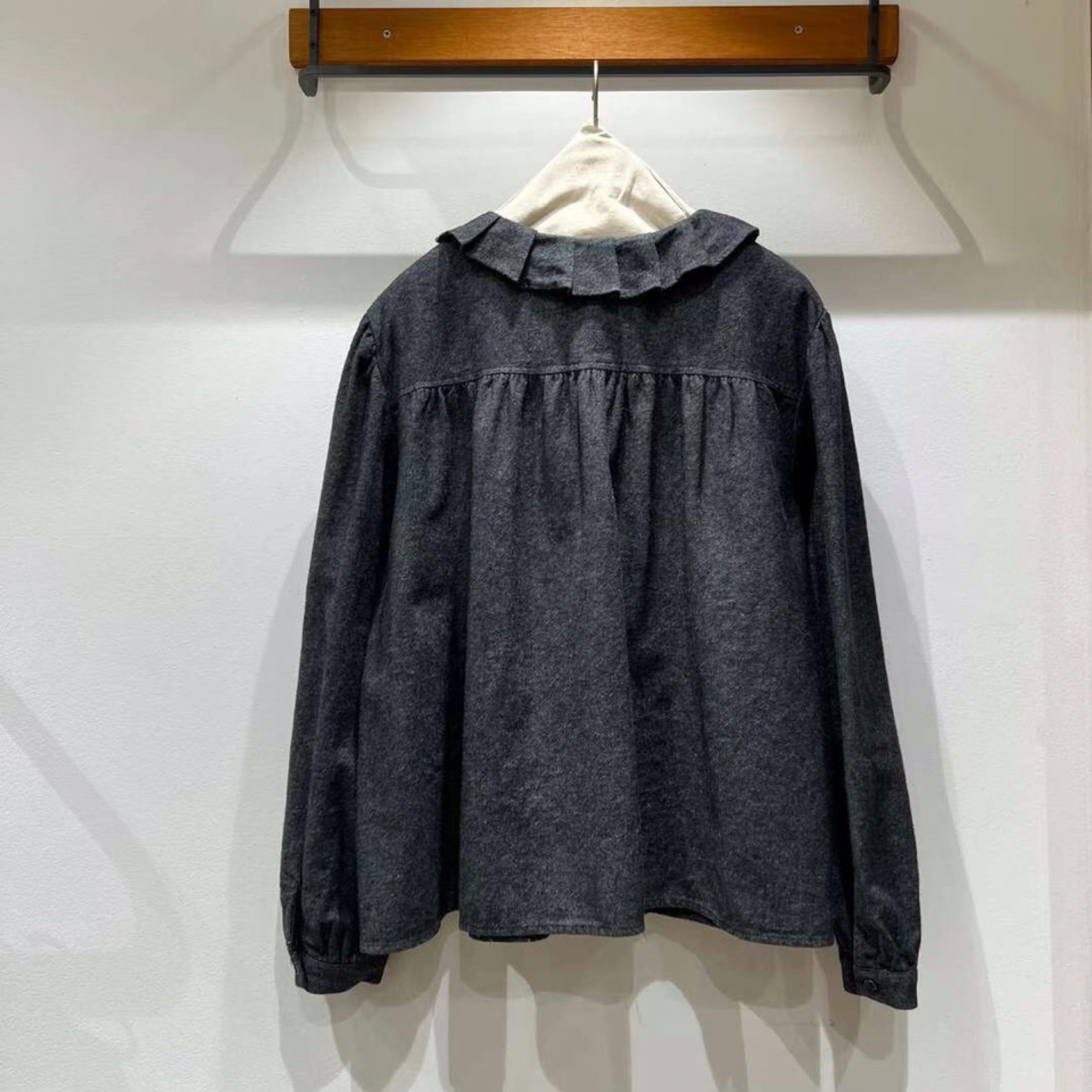 黑色