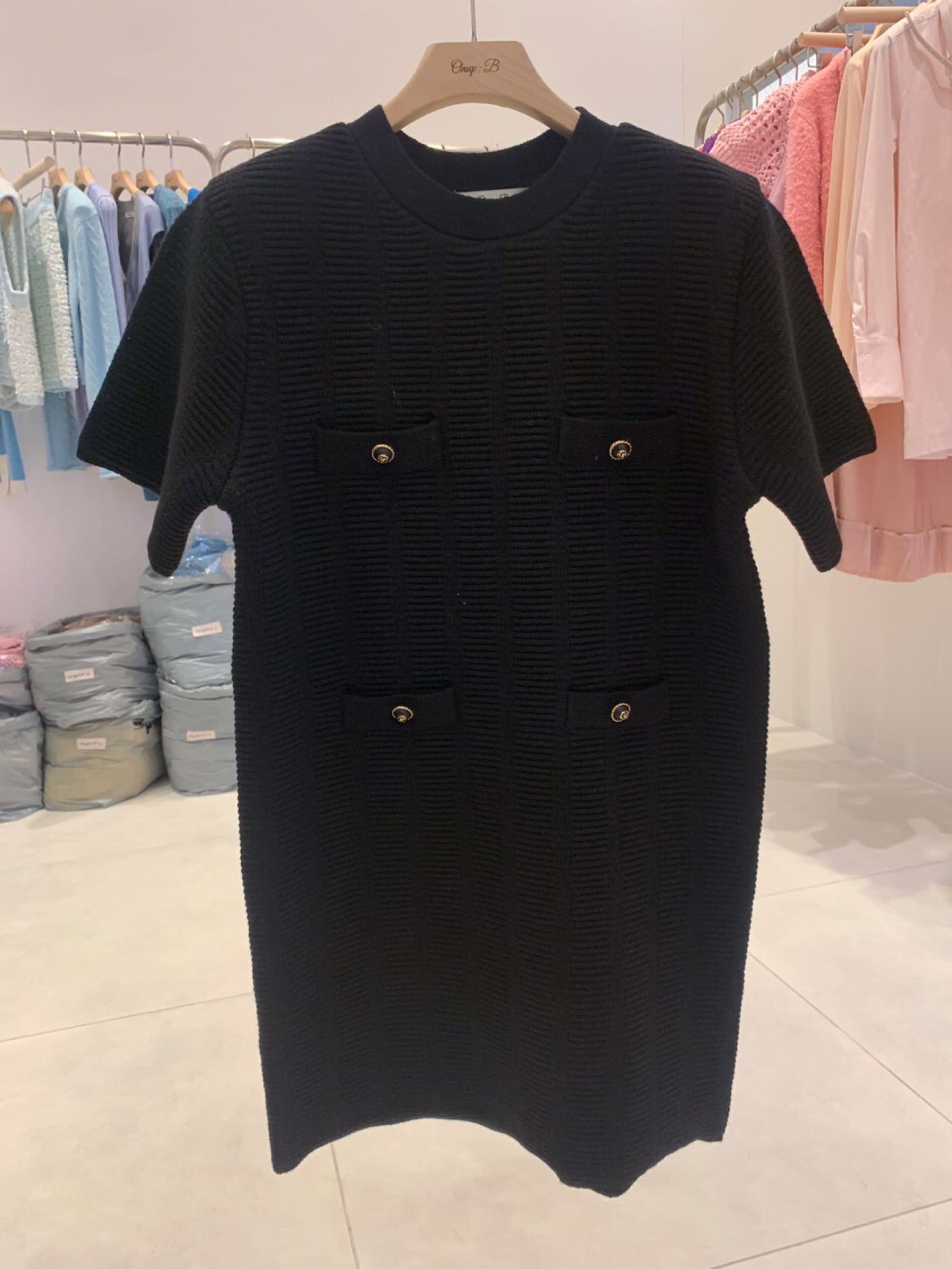 黑色