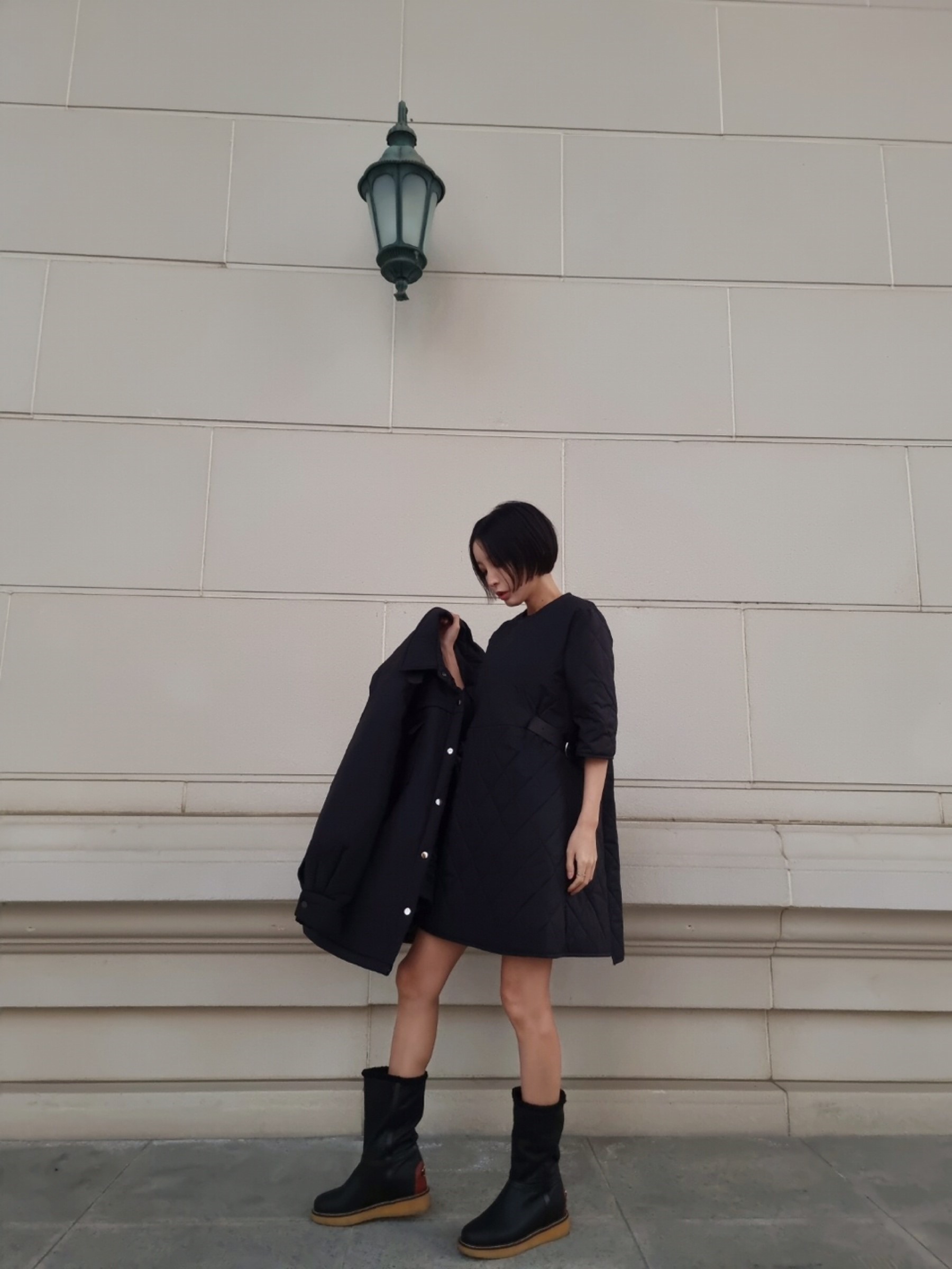 黑色