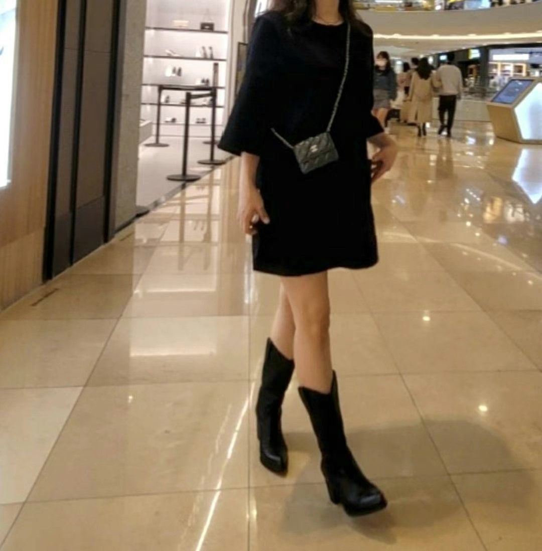 黑色